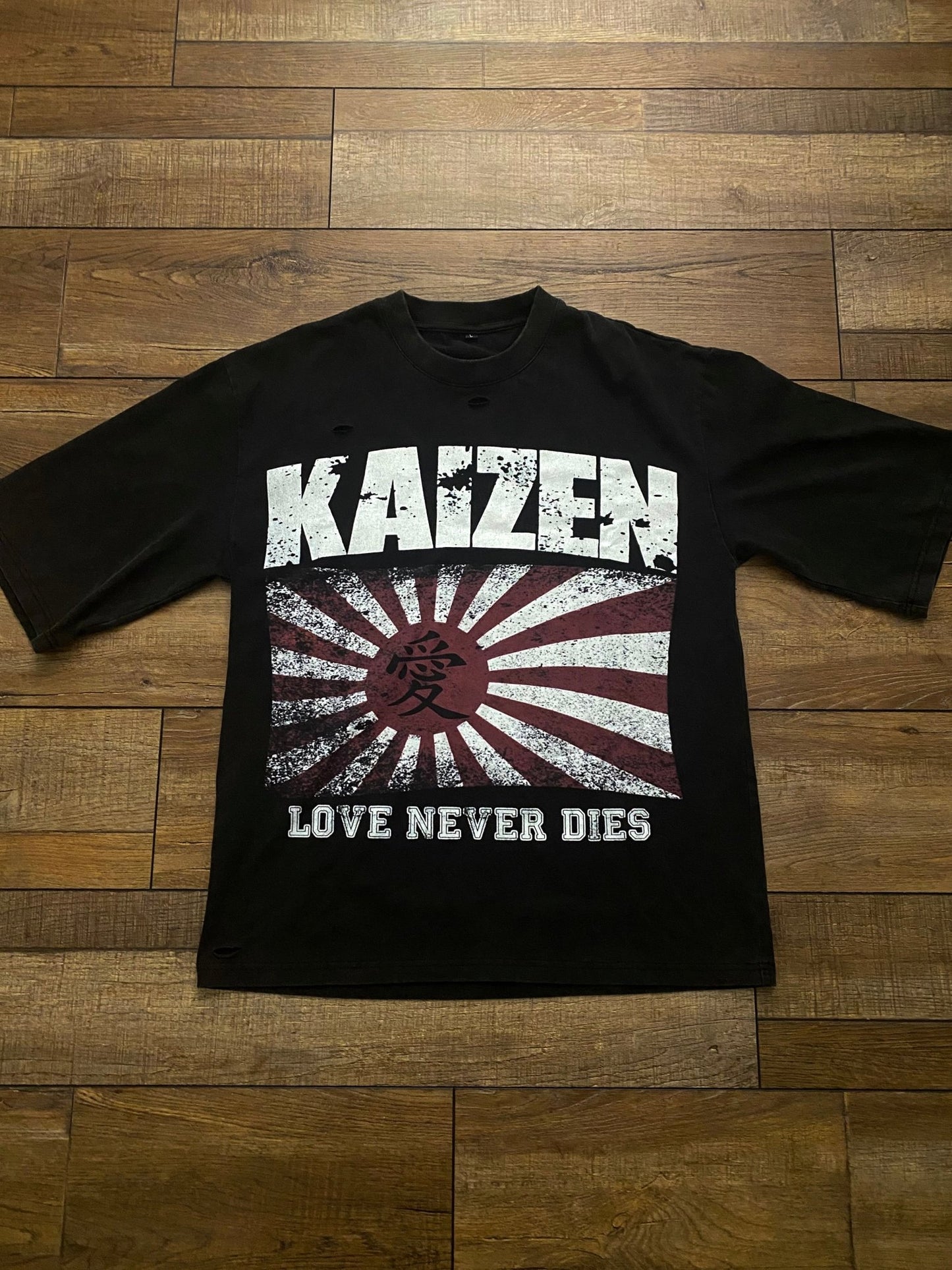 Love Never Dies Tee - Kaizengarments